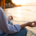 Meditación junto al mar al atardecer. Mindfulness y depresión 2